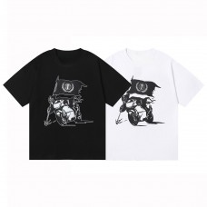TRAPSTAR Dark-themed Motorcycle Flag Print Short-Sleeved T-Shirt High-Street Fashion Brand Black-and-White Contrast Pattern Relaxed Streetwear Style Unisex Design